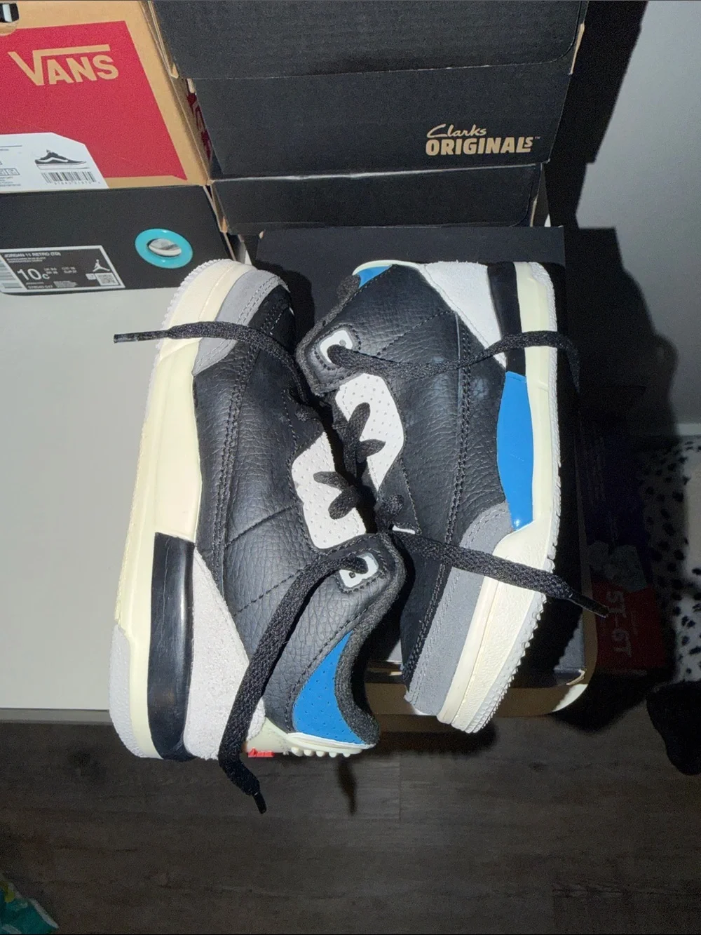 Kids Jordan 3 Retro Basketball Sneakers in Black, Gray & Blue